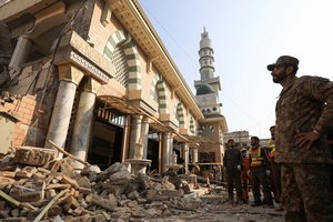 Pareigūnas: 100 gyvybių nusinešęs sprogimas Pakistano mečetėje buvo „kerštas policijai“