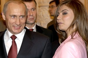 Internete plinta nuotrauka, kurioje galimai užfiksuotas slaptas V. Putino ir A. Kabajevos sūnus: įžvelgė panašumų