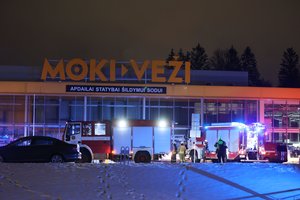 Vilniaus ugniagesiai sukelti ant kojų: gaisras kilo „Moki veži“ parduotuvėje