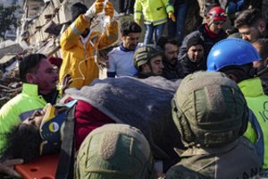 Žemės drebėjimus Turkijoje ir Sirijoje išgyvenę pasidalijo skaudžiais prisiminimais: „Ištraukite mane iš čia, padarysiu viską“
