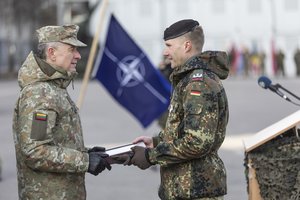 Tarnybą Lietuvoje pradėjo nauja NATO priešakinių pajėgų kovinės grupės rotacija
