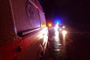 Kaune po avarijos ugniagesiai iš dviejų automobilių vadavo 3 žmones: nukentėjusieji medikams perduoti be sąmonės