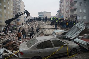 Žemės drebėjimo Turkijoje ir Sirijoje aukų skaičius viršijo 40 000