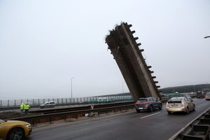 „Kauno tiltų” generalinis direktorius dar nežino, ar šalinant padarinius nereikės uždaryti eismo magistrale 