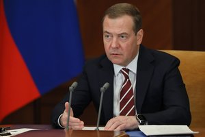 D. Medvedevas įspėja dėl branduolinės konfrontacijos su Vakarais