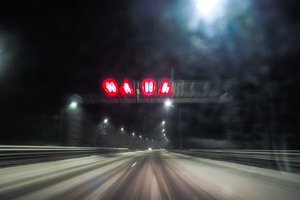 Naktį būkite ypač atsargūs: kelyje sąlygas sunkins ne tik plikledis