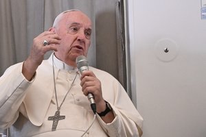 Popiežius maldoje ragina sustabdyti migrantų „mirties keliones“