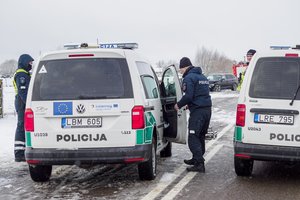 Tragiška avarija Kazlų Rūdos savivaldybėje: susidūrus mikroautobusui ir „Audi“ žuvo žmogus