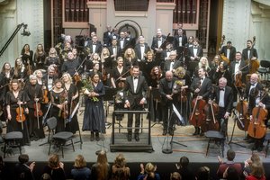 Kovo 11-osios išvakarėse Filharmonijoje pašlovintas Vilnius