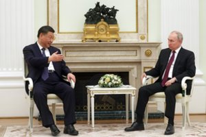 Rusijos naujienų agentūros: V. Putinas ir Xi Jinpingas baigė neformalias derybas