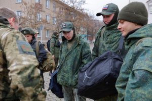 Rusų okupantai širsta ant karinės vadovybės: „14 dienų sėdėjome po atvira minosvaidžių ir artilerijos ugnimi