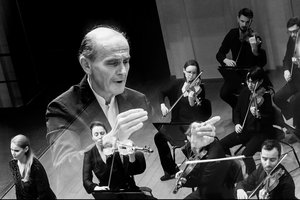 Filharmonijoje Vilnių 700-ojo gimtadienio proga pasveikino „Manchester Camerata“ ir Jeanas Efflamas Bavouzet