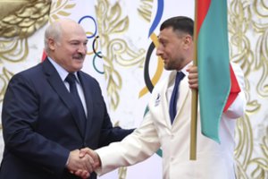 A. Lukašenka sutinka, kad baltarusiai smerktų karus ir rungtyniautų be vėliavos: jie vis tiek būtų patriotai