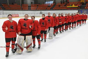 Per žingsnį nuo aukso: pasaulio čempionatą Lietuvos moterų ledo ritulio rinktinė baigė pralaimėjimu