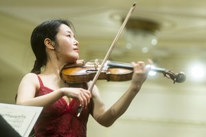 Nacionalinės filharmonijos publika smuiko žvaigždę Bomsori Kim išlydėjo ovacijomis