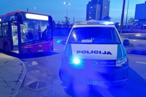 Vilniuje – dviejų BMW ir „Toyota“ susidūrimas: vienas vairuotojas – girtas, vienas žmogus išvežtas į ligoninę