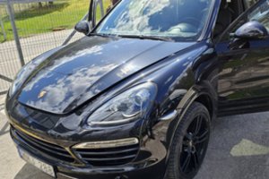 Vilnietis bandė į Baltarusiją išvairuoti Vokietijoje ieškomą „Porsche Cayenne“