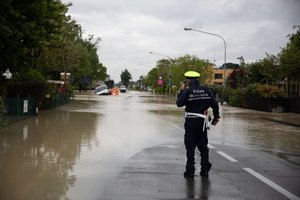 Šiaurės Italiją siaubia potvyniai: du žmonės žuvo, šimtai buvo priversti evakuotis