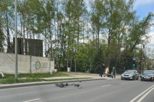 Per avariją Vilniuje nukentėjo paspirtukininkas