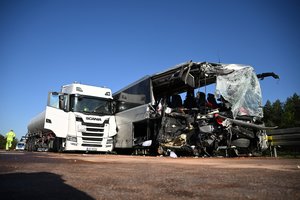 Vokietijoje sunkvežimiui įsirėžus į lenkų autobusą nukentėjo dešimtys žmonių