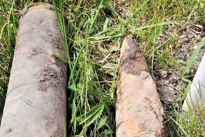 Vilkaviškio rajone dirbdamas žemę ūkininkas aptiko du sprogmenis