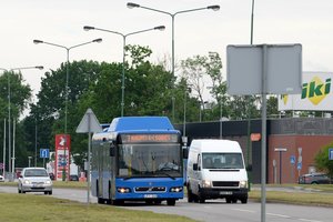 Klaipėdos viešajame transporte už keliones jau galima atsiskaityti ir banko kortele