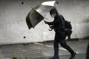 Taifūnas į Japoniją atnešė smarkias liūtis: įspėjama dėl potvynių pavojaus