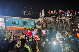 Pareigūnas: per traukinių avariją Indijoje žuvo mažiausiai 28 žmonės, 300 buvo sužeisti