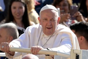Vatikanas: popiežiaus operacija praėjo be komplikacijų