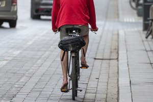 Neblaivūs dviračių ir paspirtukų vairuotojai – grėsmė kelyje: kokį pavojų kelia neatsakingumas?
