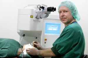 Vienas labiausiai patyrusių Lietuvos akių chirurgų atskleidė, kada trumparegystės atitaisyti nesiryžta net jis