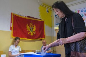 Juodkalnijos gyventojai renka naują parlamentą
