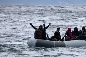 Graikijos pakrančių apsauga išgelbėjo dešimtis migrantų