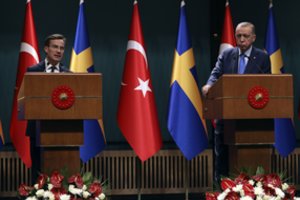 Turkijos ir Švedijos lyderiai pirmadienį susitiks NATO deryboms