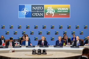 Žiniasklaida: žodžiai apie NATO biuro atidarymą Tokijuje išbraukti iš Aljanso viršūnių susitikimo bendro pareiškimo projekto