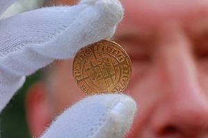Aukso monetos liudija 500 metų senumo dramą vienuolyne