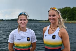 Martyna Kazlauskaitė ir Kamilė Kralikaitė iškovojo auksą pasaulio jaunimo irklavimo čempionate
