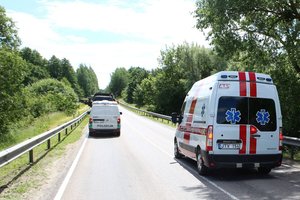 Šalčininkų rajone susidūrė lengvasis automobilis ir mikroautobusas: pranešama apie 5 sužalotus žmones