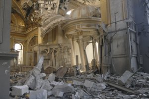 Rusų raketų sugriauta Odesos katedra, sunaikinti šventi simboliai ir tikinčiųjų pyktis: „Esate padarai be moralės ir vertybių“