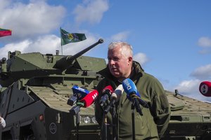 A. Anušausko pareiškimas dėl vokiškų tankų NSGK nariui sukėlė klausimų: ar JAV nebėra strategiškai svarbi valstybė Lietuvai?