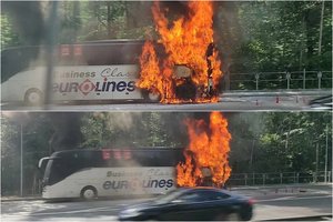 Kelyje Kaunas–Vilnius užsiliepsnojo keleivinis autobusas „Eurolines“, sutriko eismas