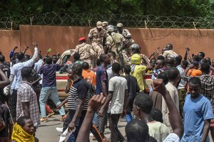Baltieji rūmai: JAV kol kas nemato reikalo evakuoti savo piliečių iš Nigerio