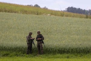Lenkija siunčia papildomų karių sienos su Baltarusija apsaugai