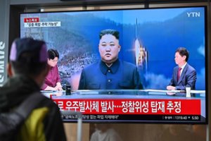 Šiaurės Korėjos diktatorius atleido generalinio štabo viršininką ir paragino ruoštis karui