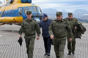 Rusija stiprina savo karinį buvimą Arktyje: S. Šoigu patikrino ten esančią ginkluotę