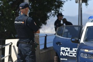 Ispanija praneša išardžiusi žmonių kontrabandininkų tinklą, gabenusį sirus į Europą