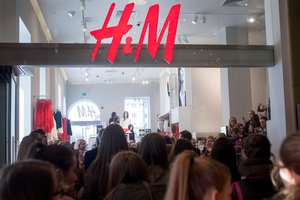 Dėl darbuotojų teisių pažeidinėjimo „H&M“ nutraukia bendradarbiavimą su tiekėjais iš Mianmaro