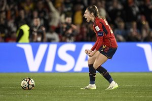 Naujos karalienės: istoriniame pasaulio moterų futbolo čempionato finale ispanės įveikė angles