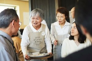 Japonijoje – restoranas, kokio dar nebuvo: įdarbina tik žmones, sergančius demencija 