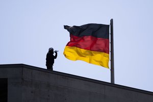 Vokietija ketina mažinti mokesčius, kad paskatintų silpnėjančią ekonomiką